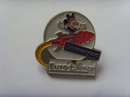 P33- Pin's Esso Eurodisney Discoveryland - Disney