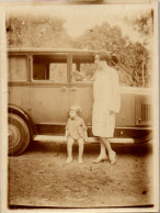 Photographie Photo Vintage Snapshot Amateur Automobile Voiture Femme  - Automobiles