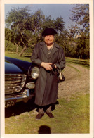 Photographie Photo Vintage Snapshot Amateur Automobile Voiture Femme - Personas Anónimos