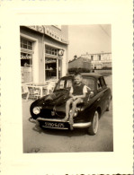 Photographie Photo Vintage Snapshot Amateur Automobile Voiture Auto Renault - Automobile