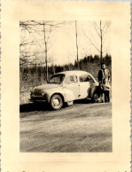 Photographie Photo Vintage Snapshot Amateur Automobile Voiture 4 Chevaux Renault - Auto's