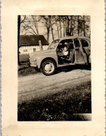 Photographie Photo Vintage Snapshot Amateur Automobile Voiture 4 Chevaux Renault - Cars