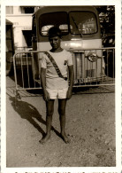 Photographie Photo Vintage Snapshot Amateur Camion Camionnette Enfant  - Trenes