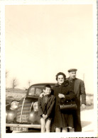 Photographie Photo Vintage Snapshot Amateur Automobile Voiture Castelnaudary - Personnes Anonymes