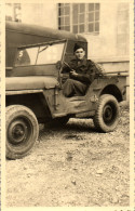 Photographie Photo Vintage Snapshot Amateur Automobile Voiture Jeep Militaire - Krieg, Militär