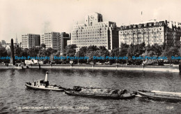 R109555 The Embankment And Savoy Hotel. London. Salmon. No 22169. RP - Otros & Sin Clasificación