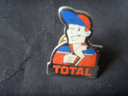 P39- Pin's Total Pompiste - Fuels