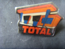P40- Pin's Total Station Service - Carburantes