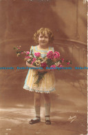 R109602 Old Postcard. Girl With Flowers - Welt