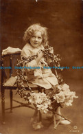 R109604 Old Postcard. Girl With Flower Basket. Rotary. RP. 1916 - Welt