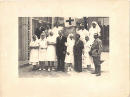 VERITABLE AUTHENTIQUE PHOTO MILITARIA GF CROIX ROUGE HÔPITAL MILITAIRE INFIRMIERES ET CIVILS A IDENTIFIER A LOCALISER - Guerre, Militaire