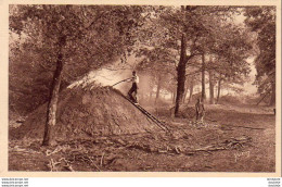 D64  LES PYRENEENS  La Meule De Terre Sous Laquelle Le Bois Se Consume  ..... - Other & Unclassified