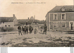 D02  BAZOCHES  La Fontaine Et La Place Côté Sud - Sonstige & Ohne Zuordnung