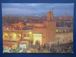 CPM CARTE POSTALE  - MARRAKECH    ( MAROC  ) - LA PLACE DEJEMAA EL FNA - VUE GÉNÉRALE - Marrakesh