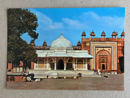 India Indie Indien - Fatehpur Sikri The Tomb Of Salim Chisti Types - Inde