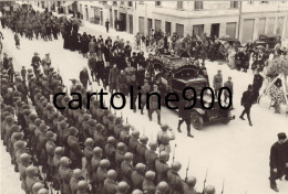 Militari Funerale Del Ventennio Fascista Con Picchetto Militare D'onore Al Passaggio Carro Funebre (fotografia 15x10) - Other & Unclassified