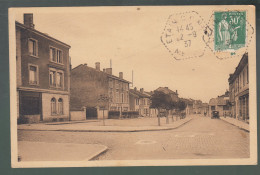CP - 55 - Etain - Place Des Fusillés - Rue De Morteau - Etain