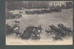 CP - 56 - Pontivy - Revue Du 2° Chasseurs Sur La Place Nationale - Pontivy