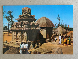 India Indie Indien - Mahabalipuram Arjuna And Daraupati Rathas Types Ethnics Folklore Type - Inde