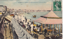 85.  LES SABLES D'OLONNE .CPA COLORISEE. LA PLAGE ET LE REMBLAI A L'HEURE DU BAIN. ANNÉE 1912 + TEXTE - Sables D'Olonne