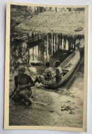 à Identifier Carte Photo - Femme Et 2 Enfants Dans Une Barque -certainement Afrique - A Identificar