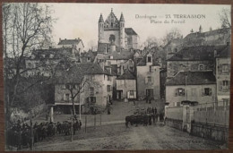 Cpa 24 Dordogne, Terrasson, Place Du Foirail, Animée, Maquignons, Bestiaux, éd Bessot Et Guionie - Terrasson-la-Villedieu