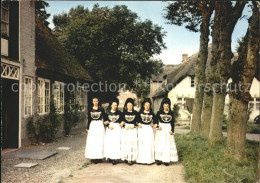 72207585 Insel Foehr Dorfpartie Trachtenmaedchen Foehr - Autres & Non Classés