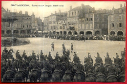 CPA 54 PONT-à-MOUSSON - Revue Du Douzième DRAGONS Place Duroc ** Militaire Militaria - Pont A Mousson