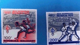 MADAGASCAR 1972 Aerien YT 119 120 Neuf (trace Gomme 120) Jeux Olympiques Munich Malagasy Madagaskar - Madagaskar (1960-...)