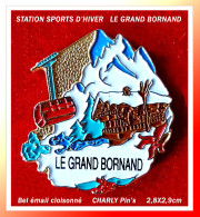 SUPER PIN'S "REGION-VILLE LE GRAND BORNAND" Station De Sports D'Hiver, Signé CHARLY Pin's,  Format 2,8X2,9cm - Città