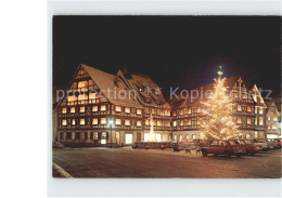 72199640 Gengenbach Marktplatz Brunnen Weihnachtsbaum Fachwerkhaeuser Nachtaufna - Autres & Non Classés