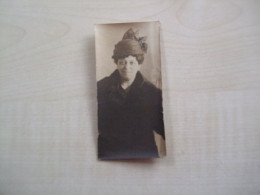 Petite Photo Ancienne FEMME A IDENTIFIER - Anonyme Personen