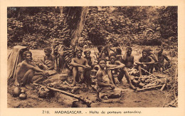 Madagascar - Halte De Porteurs Antandroy - Ed. Oeuvre Des Prêtres Malgaches 218 - Madagascar