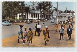 Cameroun - YAOUNDÉ - Place De La Cathédrale - Air Terminal - Ed. Hoa Qui 3539 - Kamerun