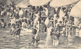 India - VARANASI Benares - Bathing - Sun Worshipping - Ganges  - Indien