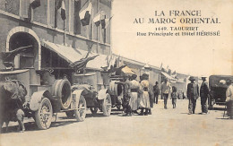 La France Au Maroc Oriental - TAOURIT - Automitrailleuses Dans La Rue Principale Devant L'Hôtel Hérissé - Ed. N. Boumend - Sonstige & Ohne Zuordnung