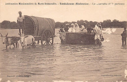 India - KUMBAKONAM Tamil Nadu - Catholic Nuns Fording A River - Publ. Missionary Catechists Of Mary Immaculate - Indien