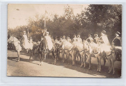 BISKRA - Parade De L'Armistice - Escadron Du 3e Régiment De Spahis - CARTE PHOTO Datée Du 21 Novembre 1931 - Ed. Inconnu - Biskra