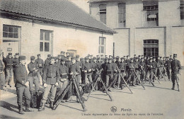 België - MENEN (W. Vl.) De Regimentsschool Van Het 4e Linieregiment Rust Uit Na De Oefening - Menen