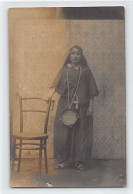 Algérie - Type De Femme Avec Son Tambourin - CARTE PHOTO - Ed. Inconnu  - Femmes