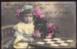 Argentina - 1906 - Children - Colorized - Little Girl Holding Flowers - Retratos