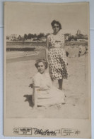 PH Originale - Deux Femmes Profitant De La Plage Au Bord De La Mer, Mar Del Plata, Argentine 1949 - Personnes Anonymes