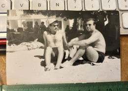 REAL PHOTO - PIN UP -  PLAGE  2 HOMMES TORSE NU - Pin-up
