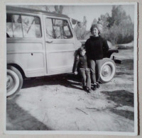 PH - Un Garçon Et Sa Mère à Côté D'un Camion. - Coches