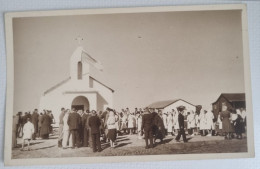 PH Originale - Une Grande Partie De La Communauté à L'extérieur De L'église Un Dimanche Après La Messe - Personnes Anonymes