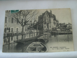 49 7782 INCONNU SUR DELCAMPE. CPA 1910 - 49 ANGERS - INONDATION DU 1er MARS 1910 - RECULEE - ANIMATION - Angers