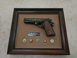 Colt .45 Commemorative Automatic Revolver Franklin Mint John Wayne Armed Forces - Armes Neutralisées