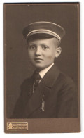 Fotografie A. Wertheim, Berlin, Rosenthalerstr., Portrait Junger Student Mit Schirmmütze  - Anonyme Personen