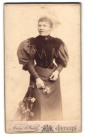 Fotografie B. Wehle, Dresden, Marien-Strasse 44, Portrait Junge Dame Im Modischen Kleid  - Personnes Anonymes