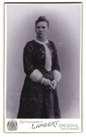 Fotografie Lambert, Dresden-A., See-Strasse 21, Portrait Bürgerliche Dame In Hübscher Kleidung  - Anonyme Personen